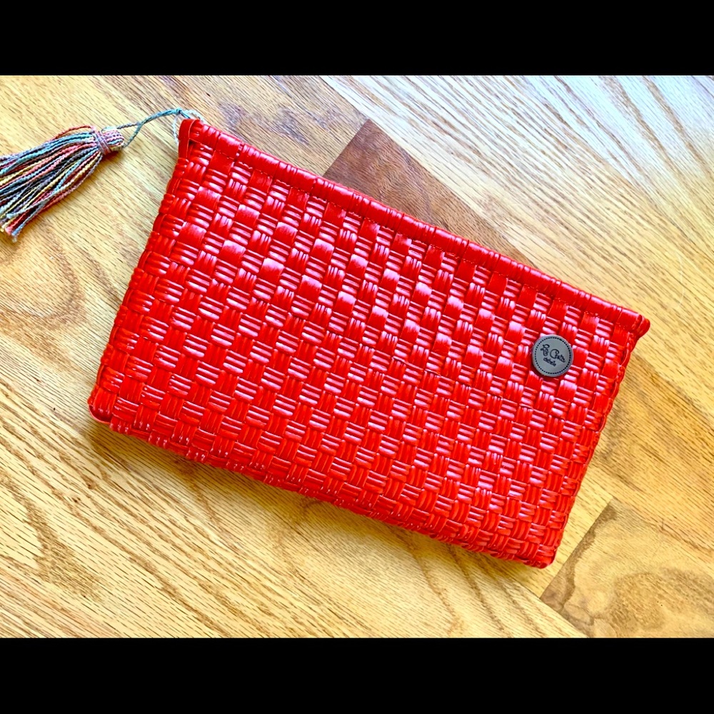 LA CESTA WOVEN CLUTCH